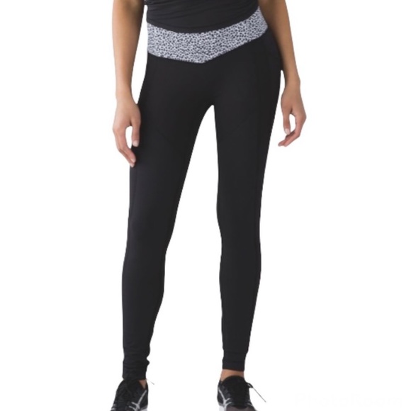 LULULEMON All The Right Places II Black & Miss Mosaic White, Like New, Size 4 - Picture 2 of 6